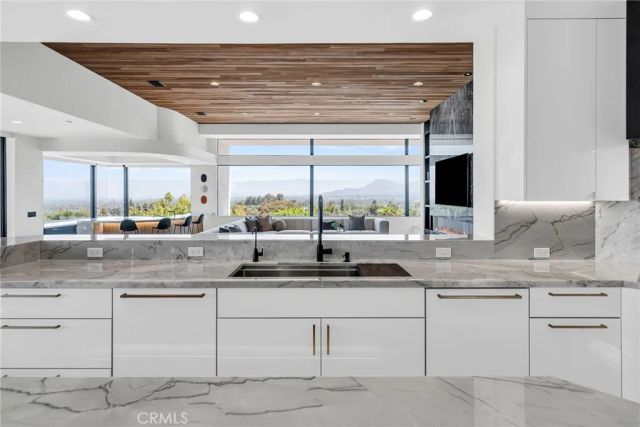 2130 Old Quarry Road, Riverside, CA 92506