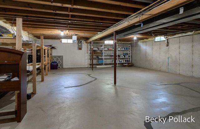 338 N 145th Avenue, Park Twp, MI 49424