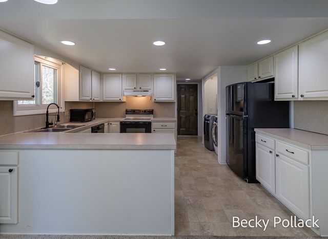 338 N 145th Avenue, Park Twp, MI 49424