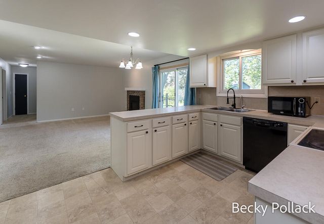 338 N 145th Avenue, Park Twp, MI 49424