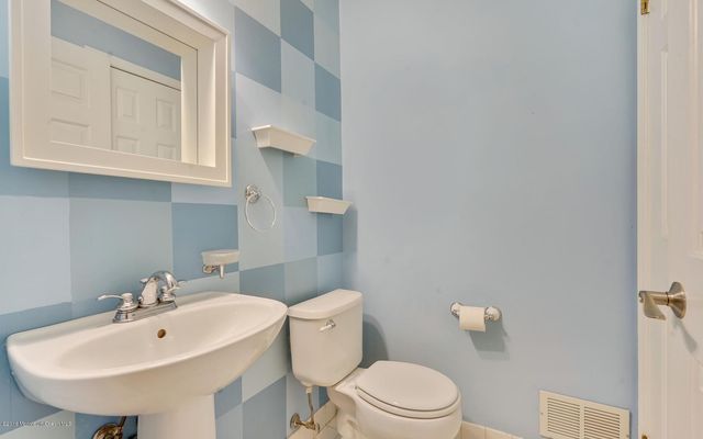 51 Richmond Court, Tinton Falls, NJ 07712