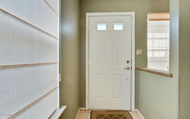 51 Richmond Court, Tinton Falls, NJ 07712