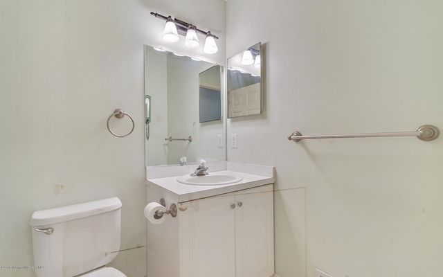 51 Richmond Court, Tinton Falls, NJ 07712