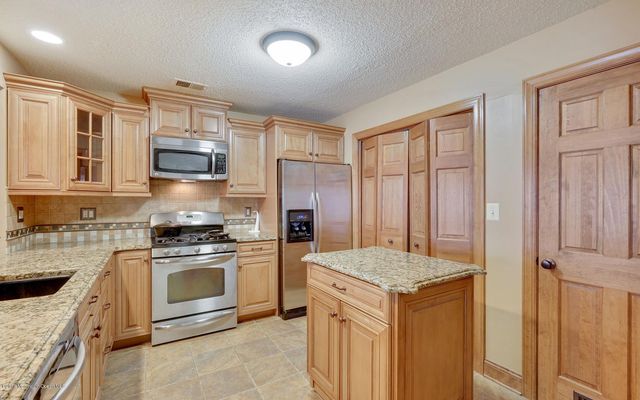 51 Richmond Court, Tinton Falls, NJ 07712