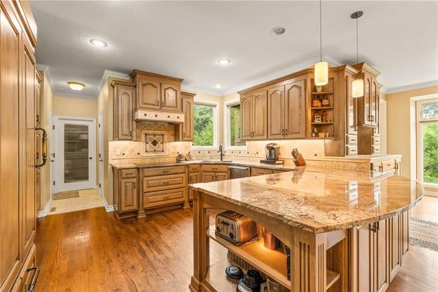 8217 W 146th Terrace, Overland Park, KS 66223
