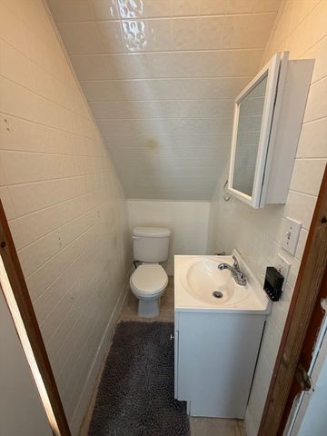 10 Neptune St Ct 2, Lynn, MA 01905