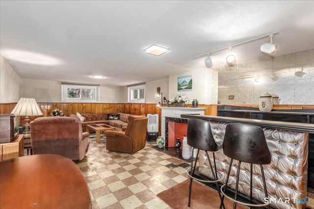 9 Manning Street, New Fairfield, CT 06812