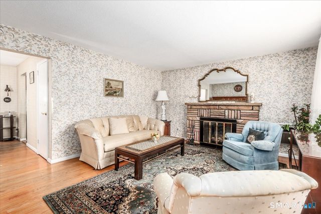 9 Manning Street, New Fairfield, CT 06812