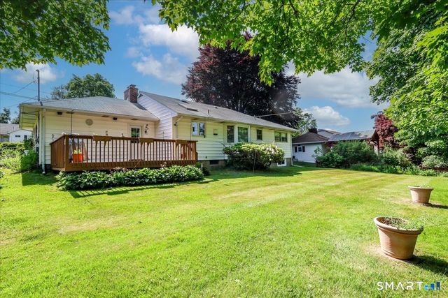 9 Manning Street, New Fairfield, CT 06812