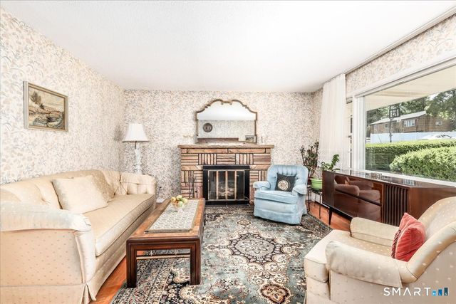 9 Manning Street, New Fairfield, CT 06812