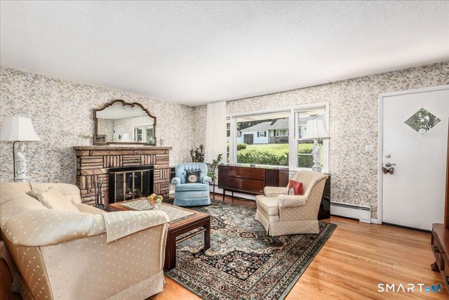9 Manning Street, New Fairfield, CT 06812