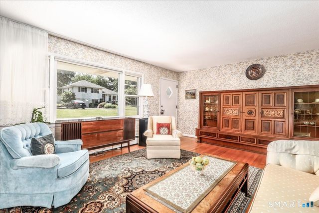 9 Manning Street, New Fairfield, CT 06812
