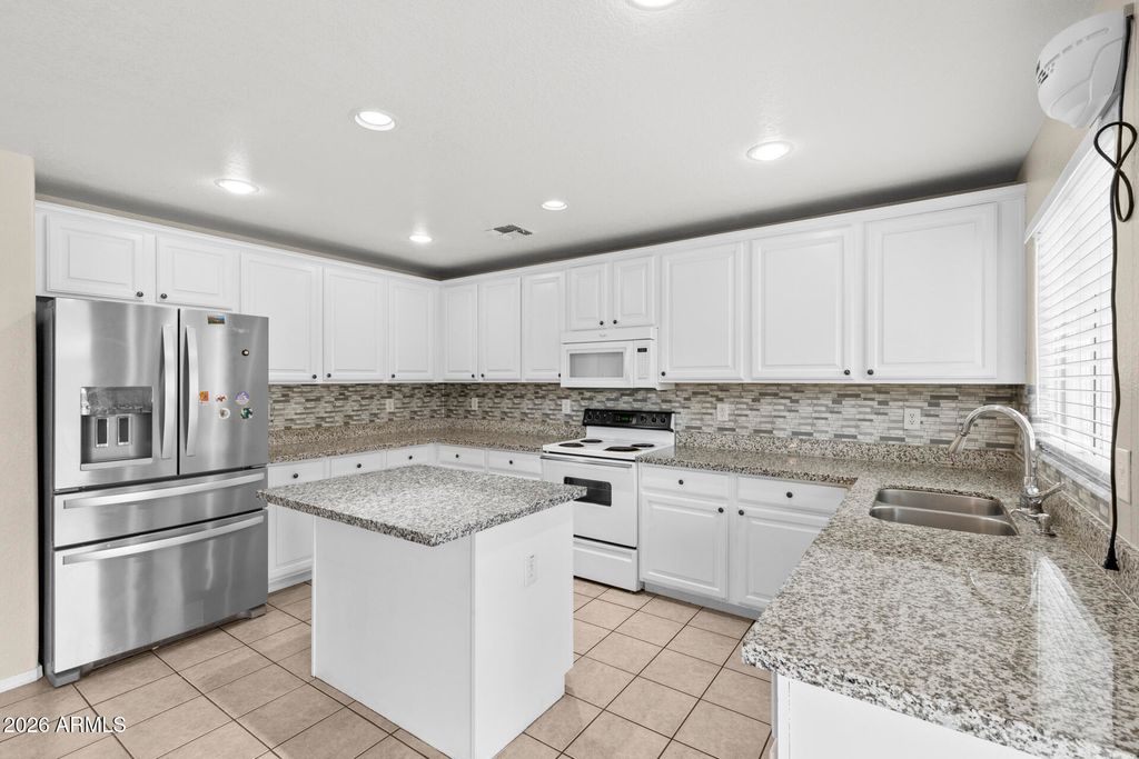 691 E CHRISTOPHER Street, San Tan Valley, AZ 85140 — photo 4