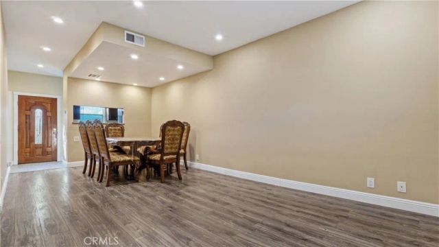 14256 Victory Boulevard 3, Van Nuys, CA 91401