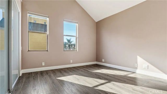 14256 Victory Boulevard 3, Van Nuys, CA 91401