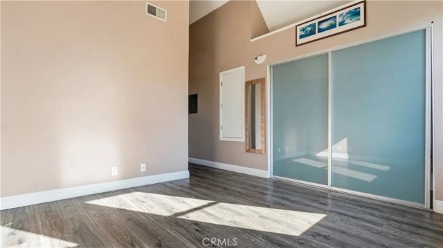 14256 Victory Boulevard 3, Van Nuys, CA 91401