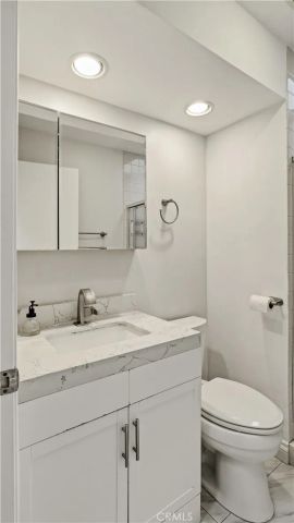 14256 Victory Boulevard 3, Van Nuys, CA 91401