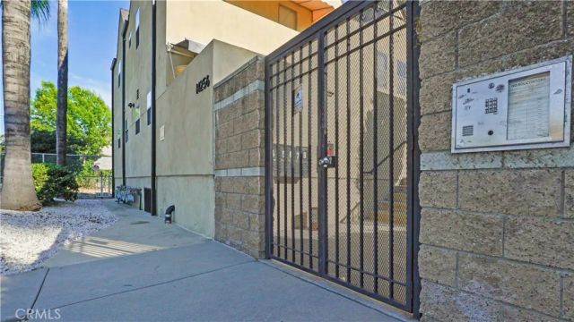 14256 Victory Boulevard 3, Van Nuys, CA 91401