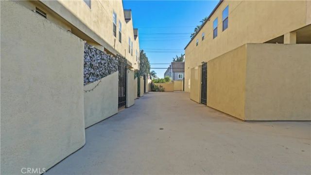 14256 Victory Boulevard 3, Van Nuys, CA 91401
