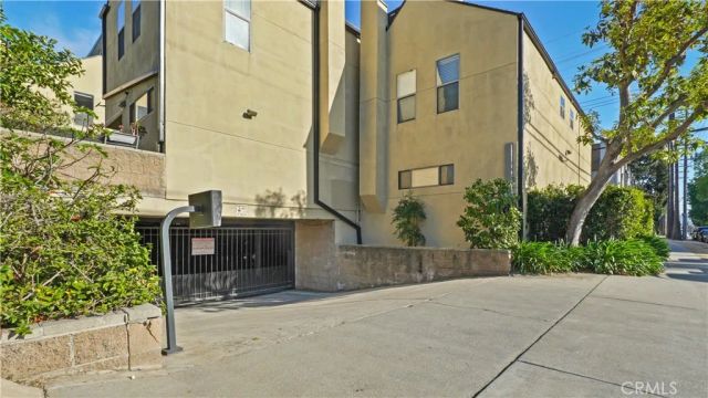 14256 Victory Boulevard 3, Van Nuys, CA 91401