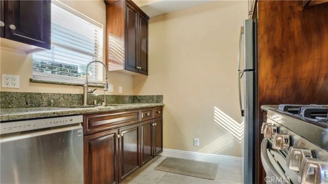 14256 Victory Boulevard 3, Van Nuys, CA 91401