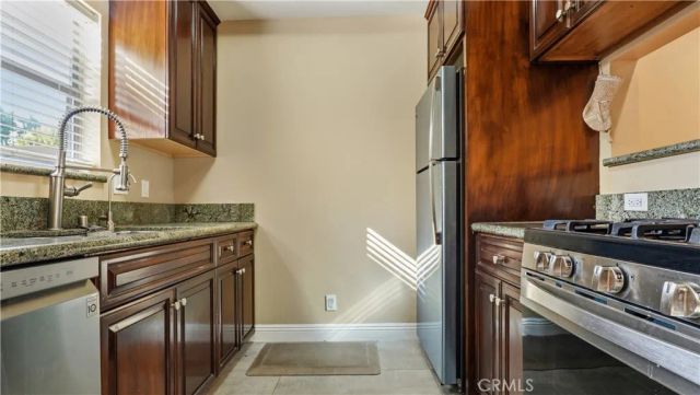 14256 Victory Boulevard 3, Van Nuys, CA 91401