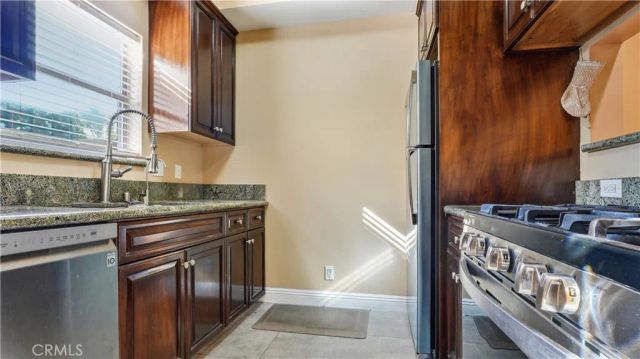 14256 Victory Boulevard 3, Van Nuys, CA 91401