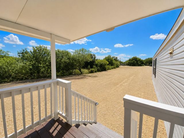 449 Hurst LN, Seguin, TX 78155