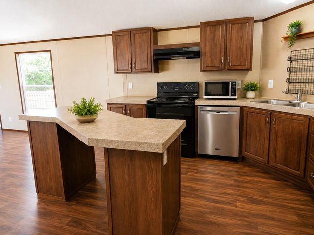 449 Hurst LN, Seguin, TX 78155