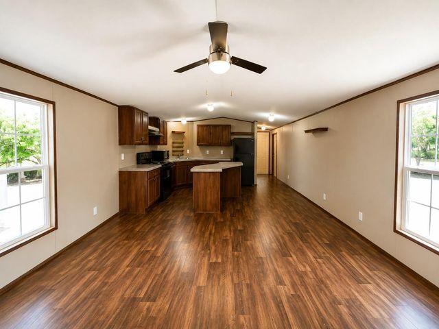 449 Hurst LN, Seguin, TX 78155