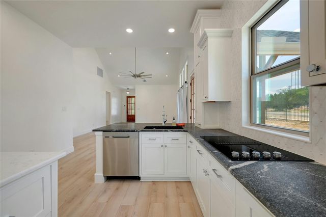 2 Cherokee TRL, Wimberley, TX 78676