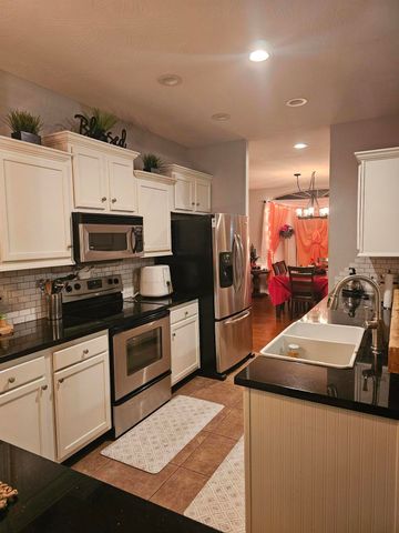 1756 E Charles Street, Republic, MO 65738