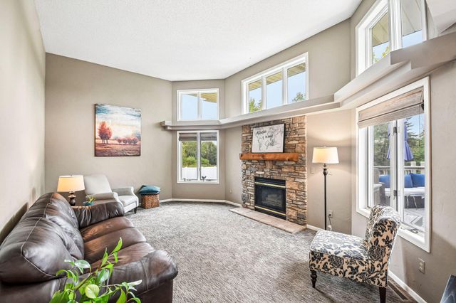 1075 Fallbrook Lane, Woodbury, MN 55125