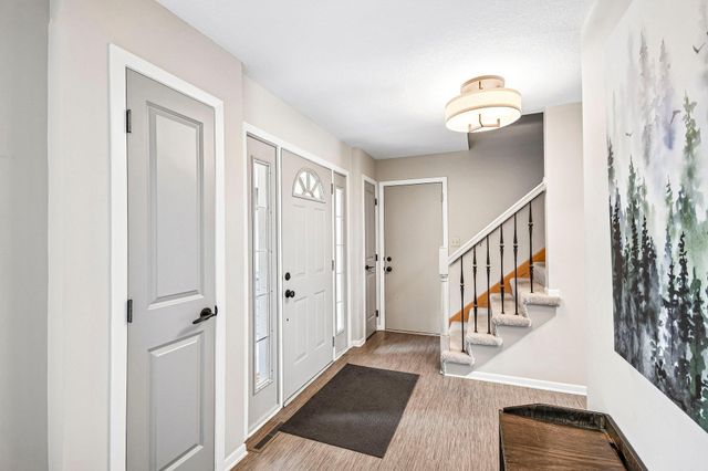 1075 Fallbrook Lane, Woodbury, MN 55125