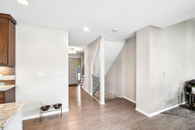 1075 Fallbrook Lane, Woodbury, MN 55125