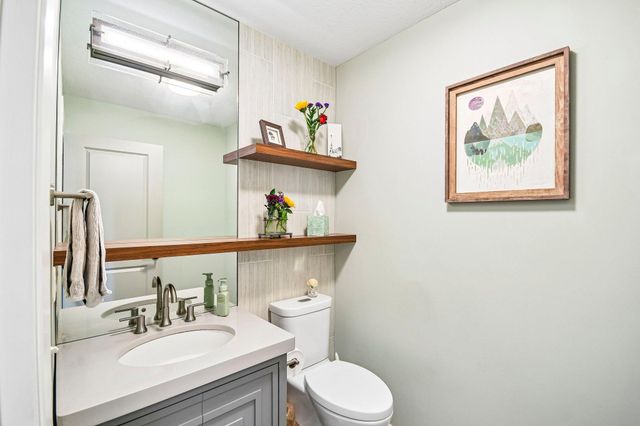 1075 Fallbrook Lane, Woodbury, MN 55125