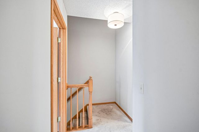1075 Fallbrook Lane, Woodbury, MN 55125
