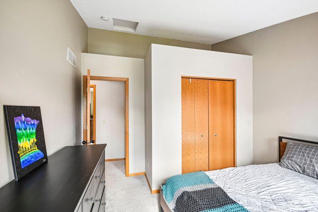 1075 Fallbrook Lane, Woodbury, MN 55125