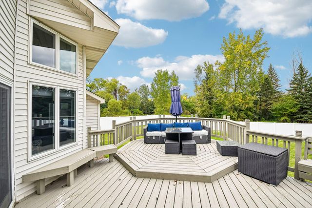 1075 Fallbrook Lane, Woodbury, MN 55125