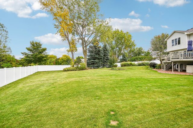 1075 Fallbrook Lane, Woodbury, MN 55125