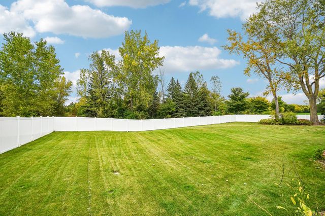 1075 Fallbrook Lane, Woodbury, MN 55125