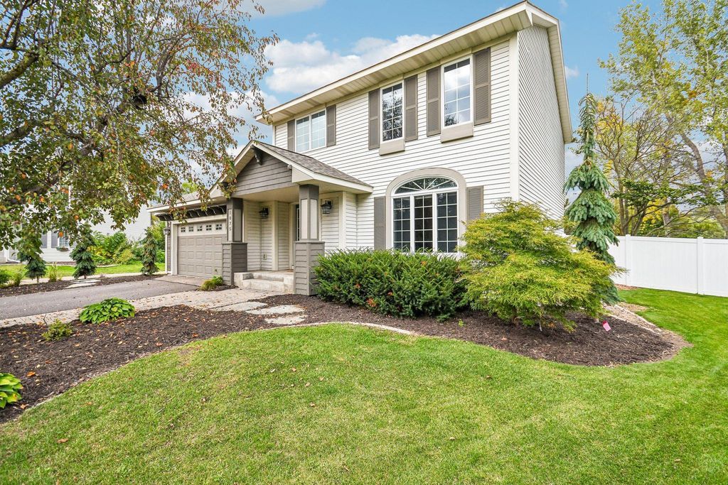 1075 Fallbrook Lane, Woodbury, MN 55125