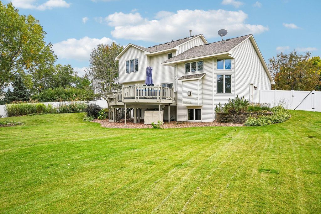 1075 Fallbrook Lane, Woodbury, MN 55125 — photo 2