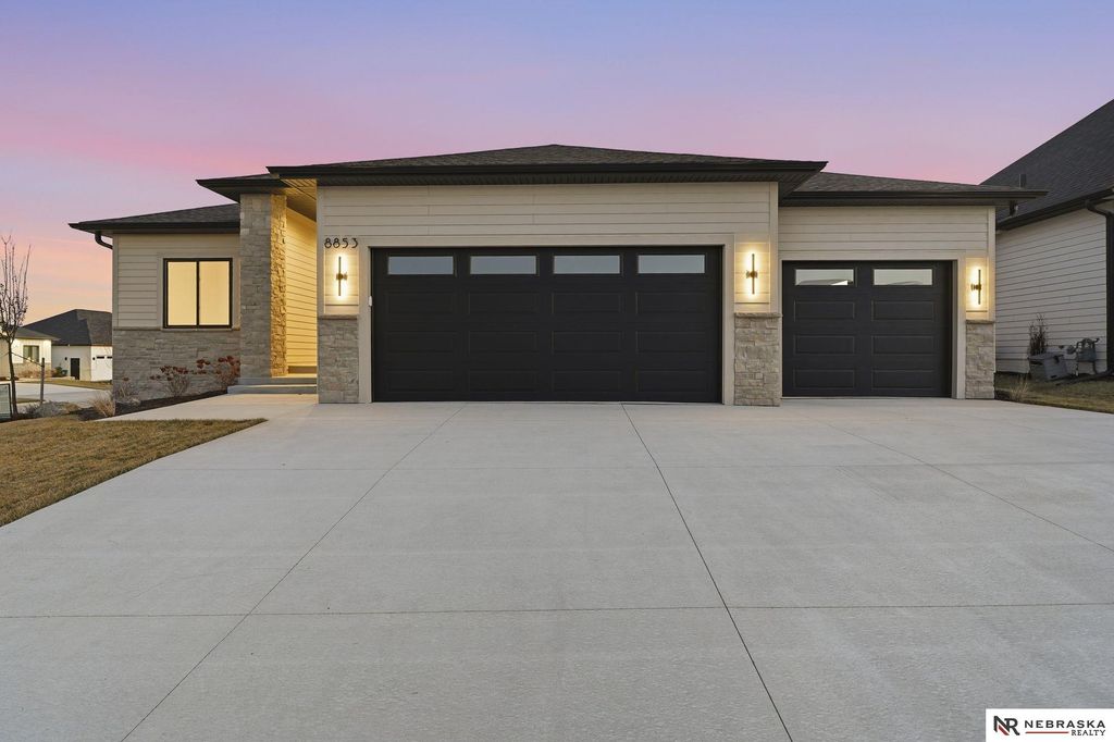 8853 Calamus River Road, Lincoln, NE 68520