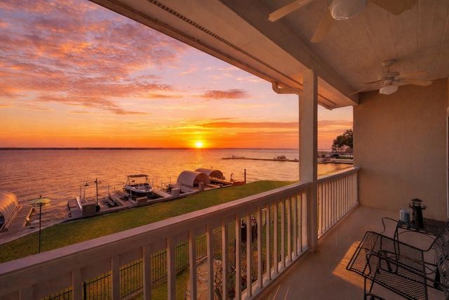 15 Regency Point, Conroe, TX 77356