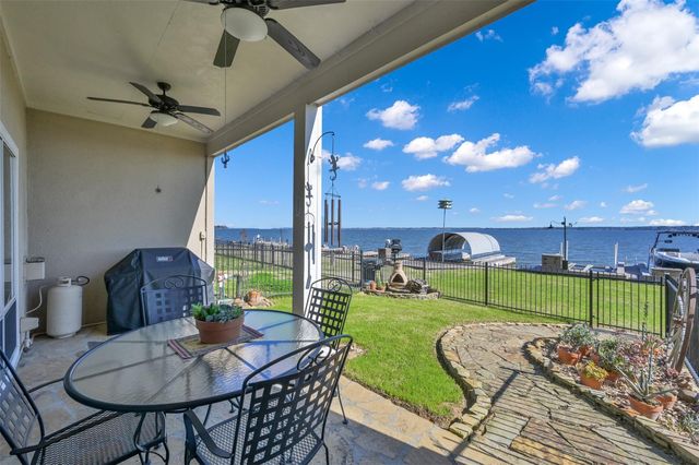 15 Regency Point, Conroe, TX 77356