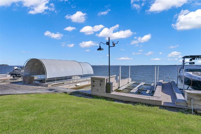 15 Regency Point, Conroe, TX 77356