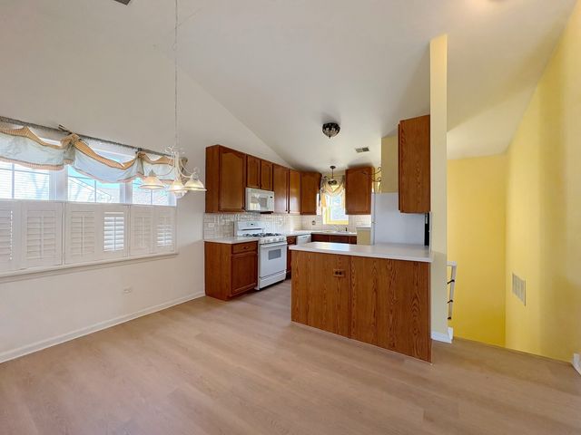 2611 Cedar Glade Drive 201, Naperville, IL 60564