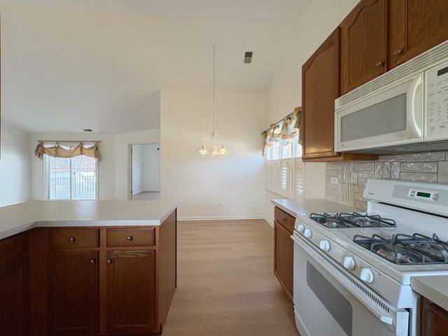 2611 Cedar Glade Drive 201, Naperville, IL 60564