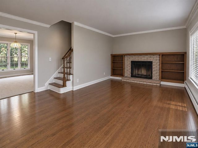 160 Spring Valley Road, Park Ridge, NJ 07656